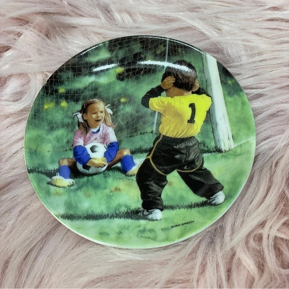 2  small sports collector plates - Picture 11 of 12